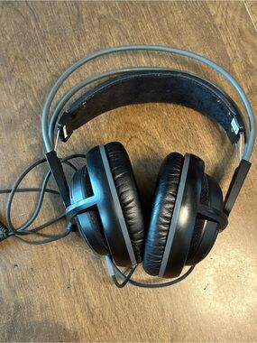 SteelSeries Siberia 200 Over Ear Full-Size Wired Gaming Headset TESTED